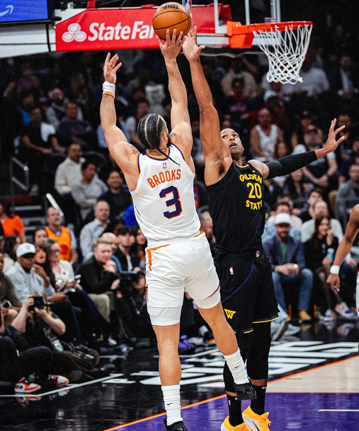 新球体育官网-库里缺席逆转太阳14分！勇士5人上双命中20三分 狄龙24+6丢关键球