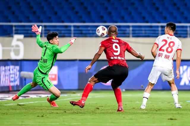 新球体育网址-【中超】儒尼奥尔替补双响 亚泰2比1胜海港赛区登顶