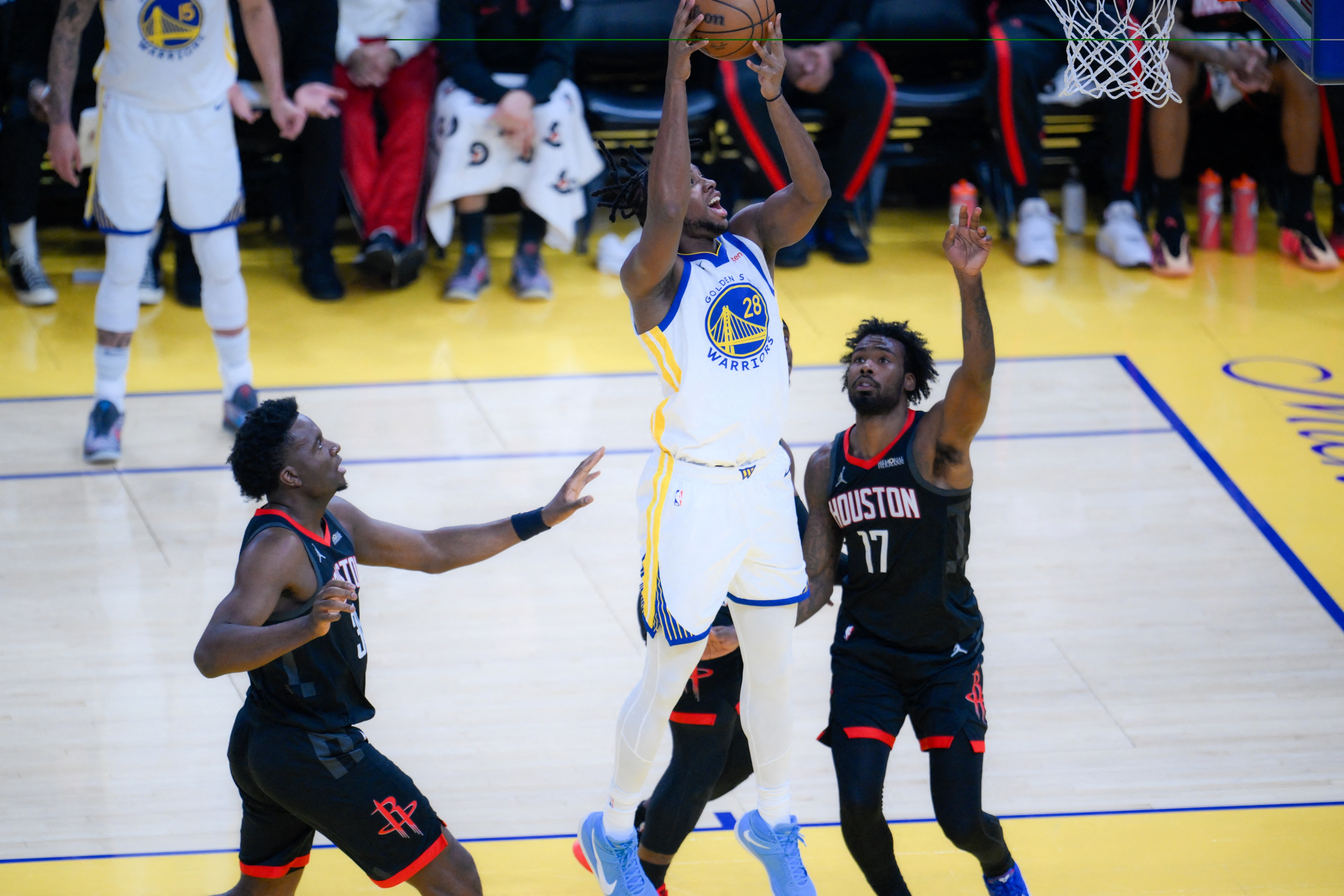 新球体育app-库里：你能看出贝西的比赛感觉很好&amp;他充满侵略性 14分12板很关键