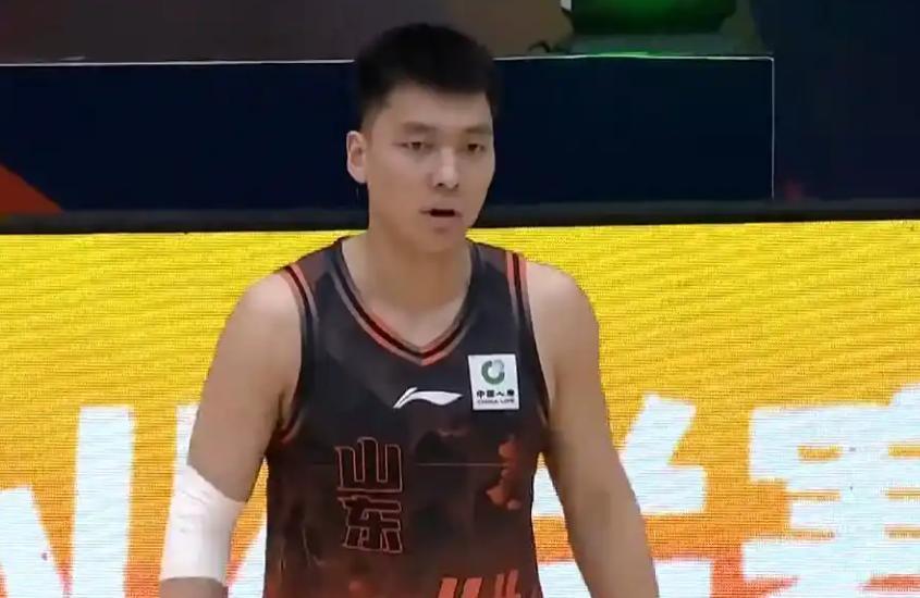 新球体育官网-山东男篮102-93击败福建，主场两连胜，五将齐发力尽显团队战力！